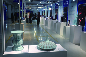 中国钧瓷暨美术陶瓷博览会现场。